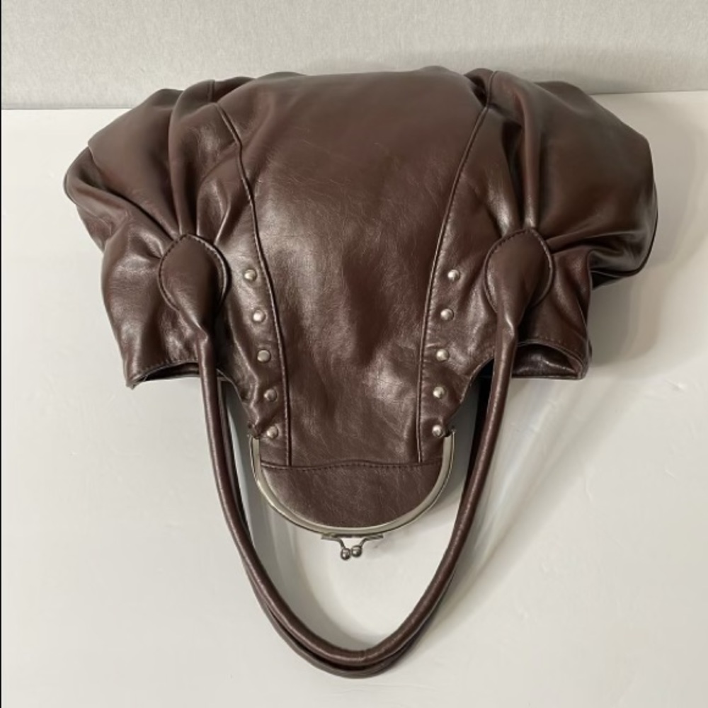 Kiss lock  ,hobo ,studded, brown leather shoulder bag - Picture 5 of 11